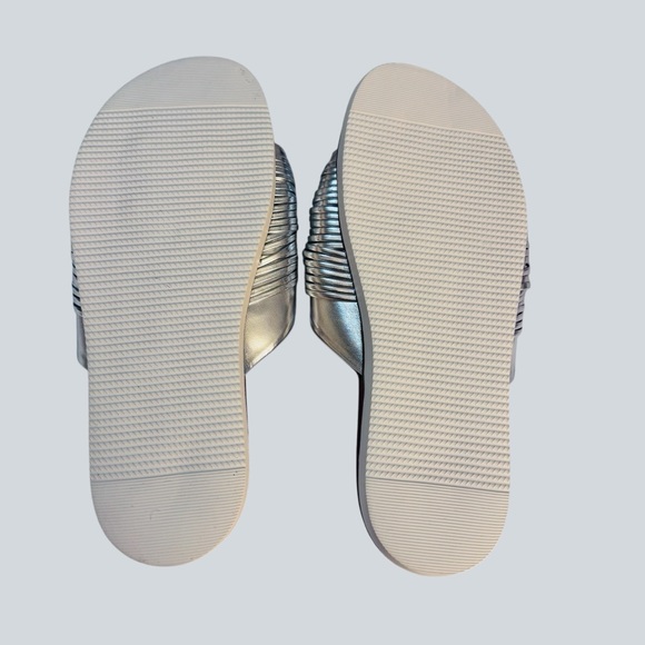 Torrid Silver Knot Slide Sandals Size 9.5 Wide - Picture 6 of 9